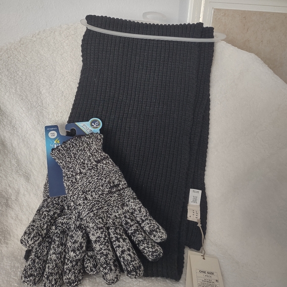Isotoner Gloves and Ebony Scarf 1SZ - Picture 6 of 6